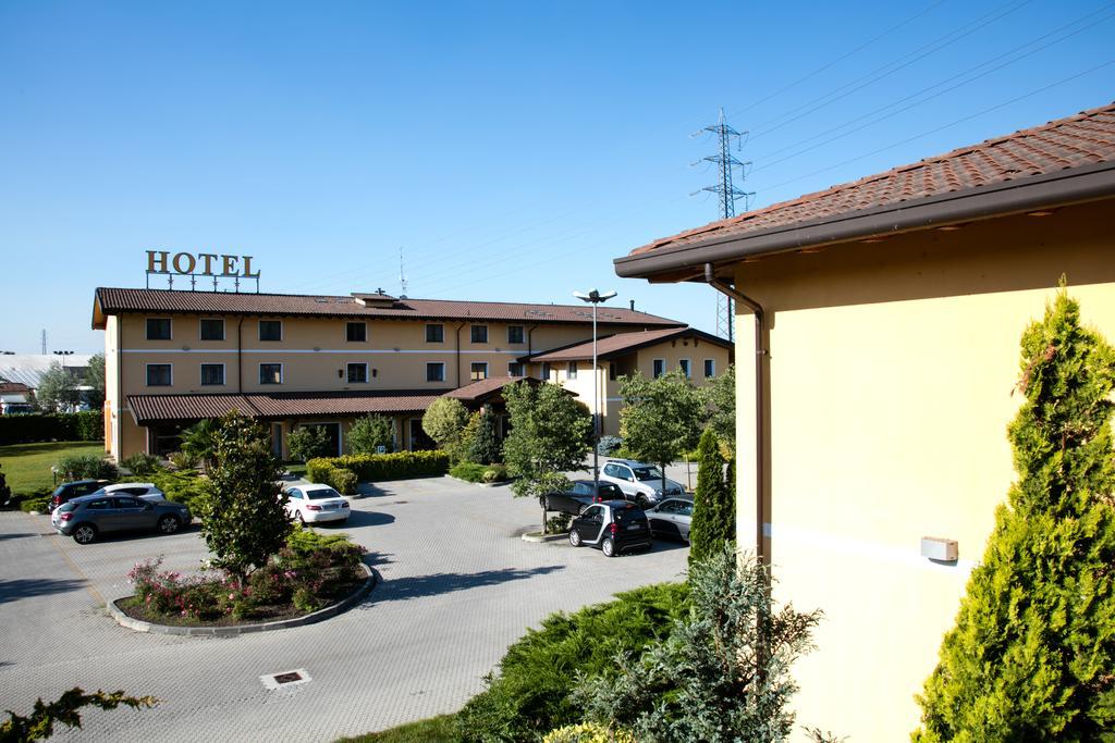 Hotel Del Parco วิเจวาโน ภายนอก รูปภาพ